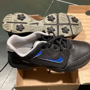 NIKE YOUTH GOLF SHOES/CLEATS Boys Sz5 w/Interchangeable Swish Colors; Preowned